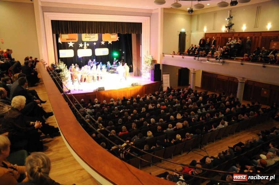 Zdjęcie w galerii na portalu naszraciborz.pl: Gwiazdka Serc 2011, czyli za mundurem... wiadomości z regionu