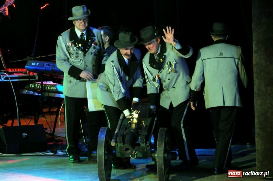 Zdjęcie w galerii na portalu naszraciborz.pl: Gwiazdka Serc 2011, czyli za mundurem... wiadomości z regionu