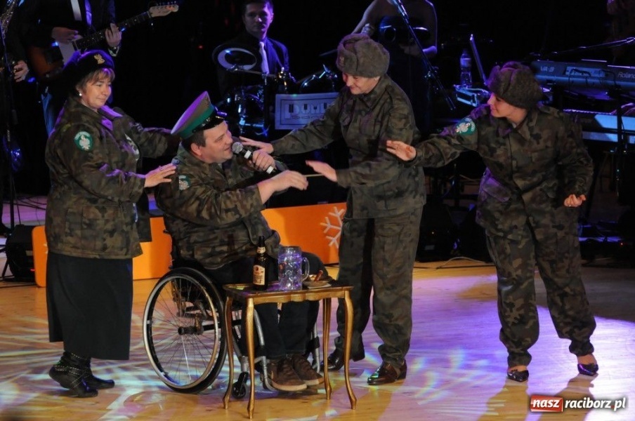 Zdjęcie w galerii na portalu naszraciborz.pl: Gwiazdka Serc 2011, czyli za mundurem... wiadomości z regionu