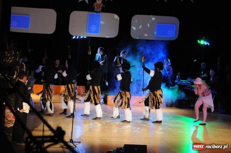 Zdjęcie w galerii na portalu naszraciborz.pl: Gwiazdka Serc 2011, czyli za mundurem... wiadomości z regionu