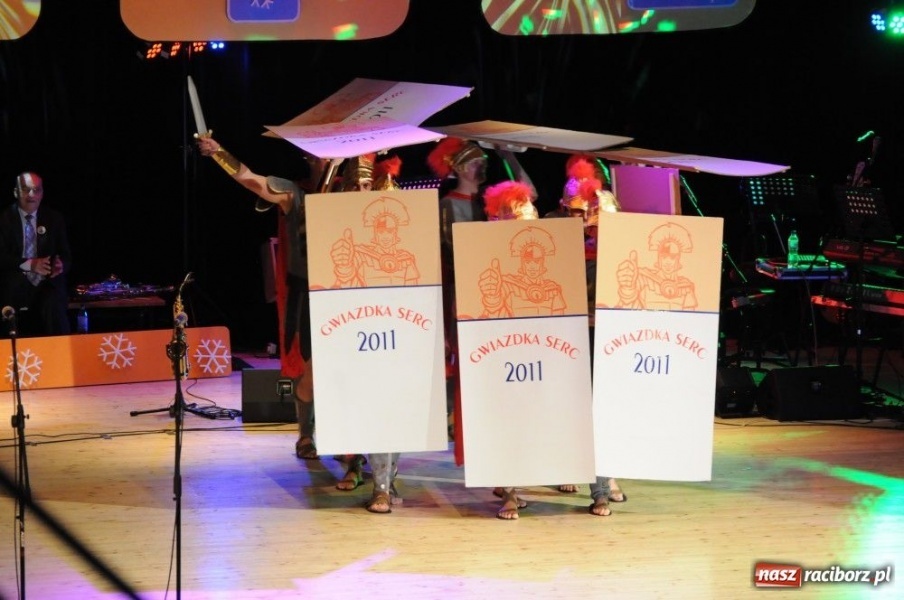 Zdjęcie w galerii na portalu naszraciborz.pl: Gwiazdka Serc 2011, czyli za mundurem... wiadomości z regionu
