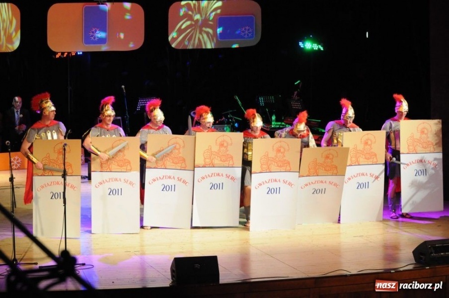 Zdjęcie w galerii na portalu naszraciborz.pl: Gwiazdka Serc 2011, czyli za mundurem... wiadomości z regionu