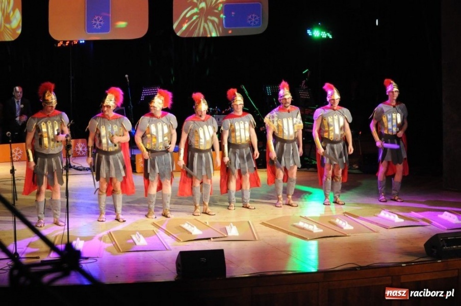 Zdjęcie w galerii na portalu naszraciborz.pl: Gwiazdka Serc 2011, czyli za mundurem... wiadomości z regionu