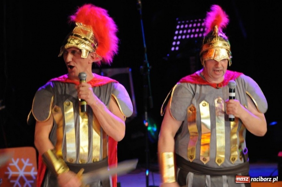 Zdjęcie w galerii na portalu naszraciborz.pl: Gwiazdka Serc 2011, czyli za mundurem... wiadomości z regionu