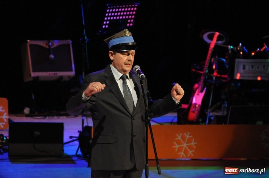 Zdjęcie w galerii na portalu naszraciborz.pl: Gwiazdka Serc 2011, czyli za mundurem... wiadomości z regionu