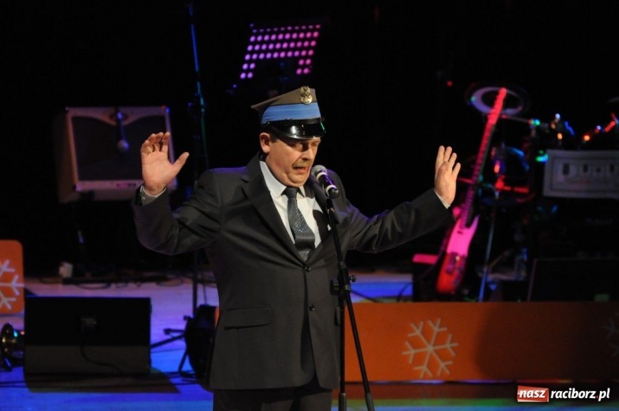 Zdjęcie w galerii na portalu naszraciborz.pl: Gwiazdka Serc 2011, czyli za mundurem... wiadomości z regionu