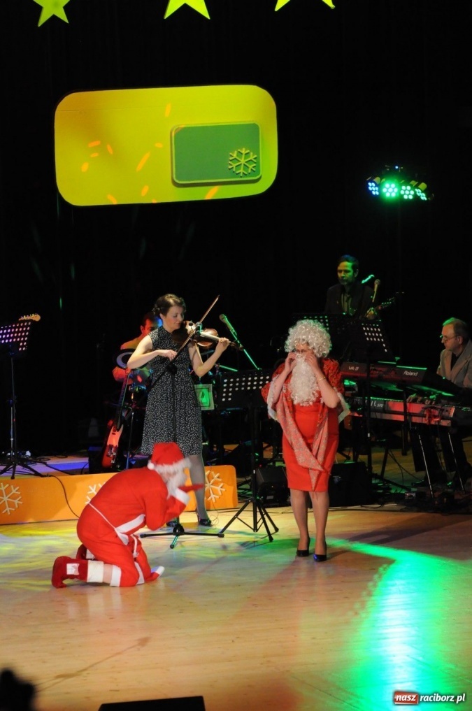 Zdjęcie w galerii na portalu naszraciborz.pl: Gwiazdka Serc 2011, czyli za mundurem... wiadomości z regionu