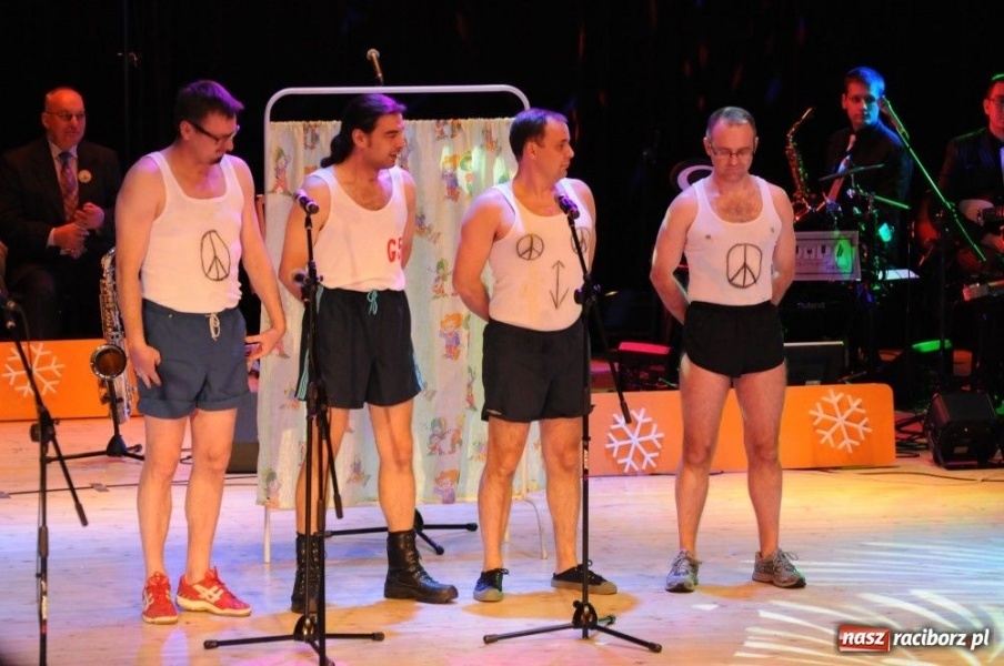 Zdjęcie w galerii na portalu naszraciborz.pl: Gwiazdka Serc 2011, czyli za mundurem... wiadomości z regionu