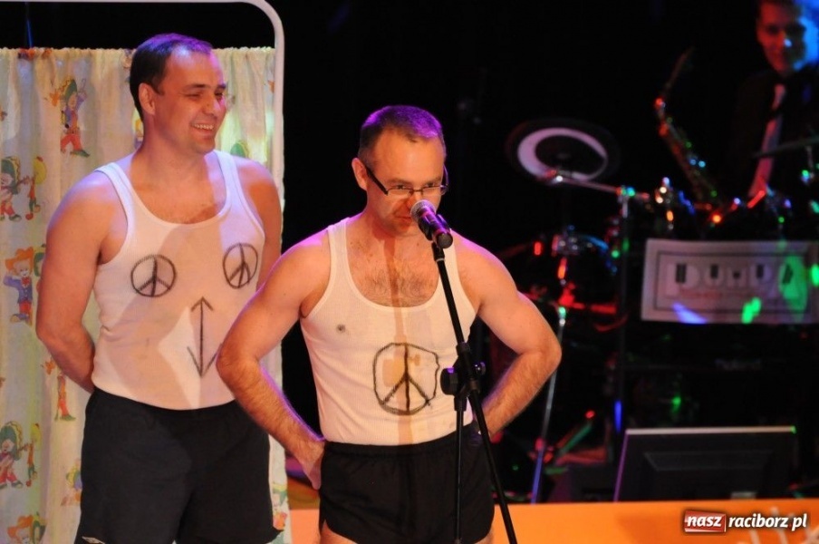 Zdjęcie w galerii na portalu naszraciborz.pl: Gwiazdka Serc 2011, czyli za mundurem... wiadomości z regionu