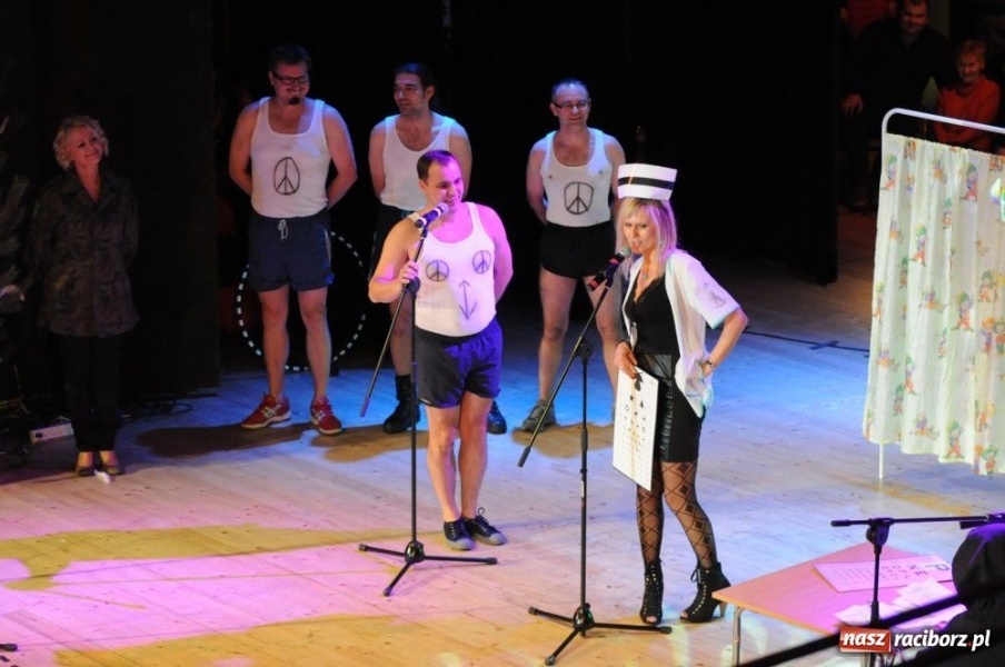 Zdjęcie w galerii na portalu naszraciborz.pl: Gwiazdka Serc 2011, czyli za mundurem... wiadomości z regionu