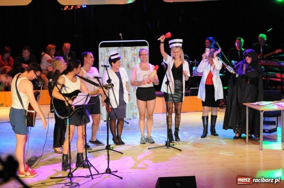 Zdjęcie w galerii na portalu naszraciborz.pl: Gwiazdka Serc 2011, czyli za mundurem... wiadomości z regionu