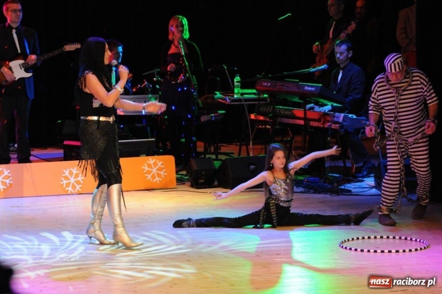 Zdjęcie w galerii na portalu naszraciborz.pl: Gwiazdka Serc 2011, czyli za mundurem... wiadomości z regionu