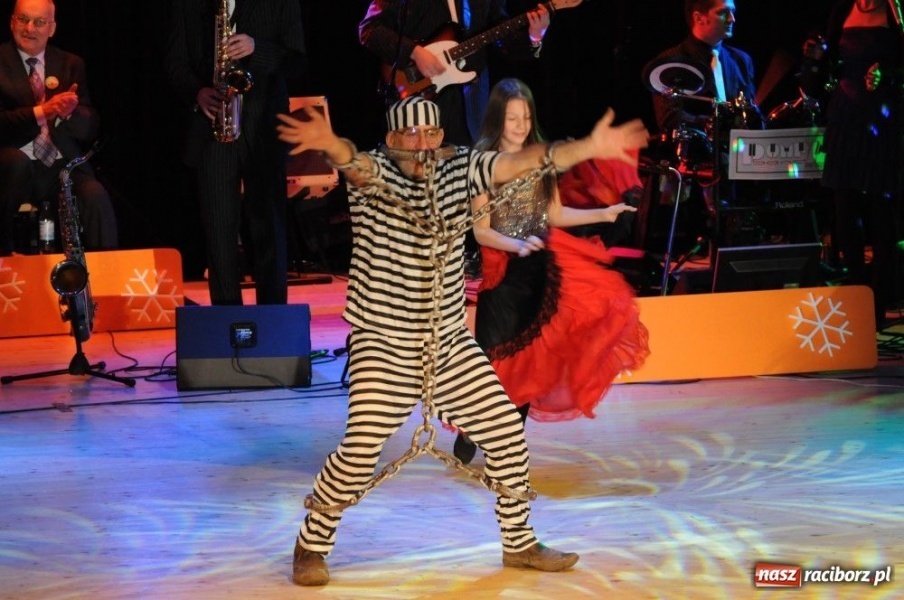 Zdjęcie w galerii na portalu naszraciborz.pl: Gwiazdka Serc 2011, czyli za mundurem... wiadomości z regionu