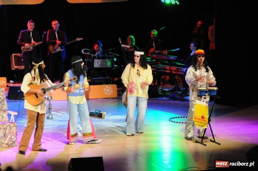 Zdjęcie w galerii na portalu naszraciborz.pl: Gwiazdka Serc 2011, czyli za mundurem... wiadomości z regionu