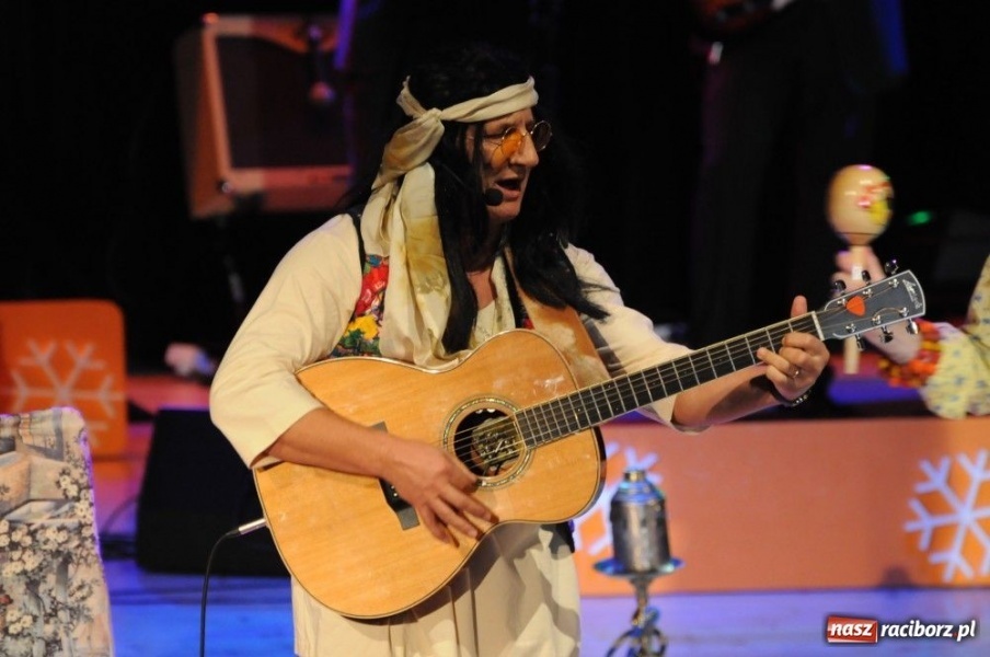 Zdjęcie w galerii na portalu naszraciborz.pl: Gwiazdka Serc 2011, czyli za mundurem... wiadomości z regionu