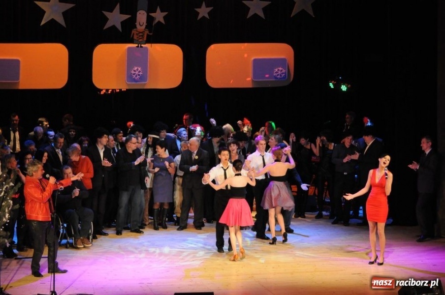 Zdjęcie w galerii na portalu naszraciborz.pl: Gwiazdka Serc 2011, czyli za mundurem... wiadomości z regionu