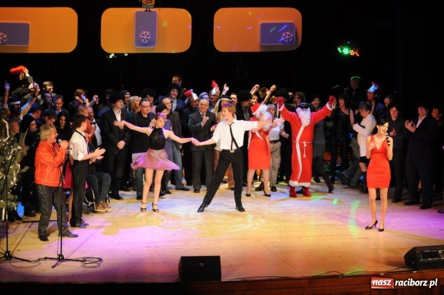 Zdjęcie w galerii na portalu naszraciborz.pl: Gwiazdka Serc 2011, czyli za mundurem... wiadomości z regionu