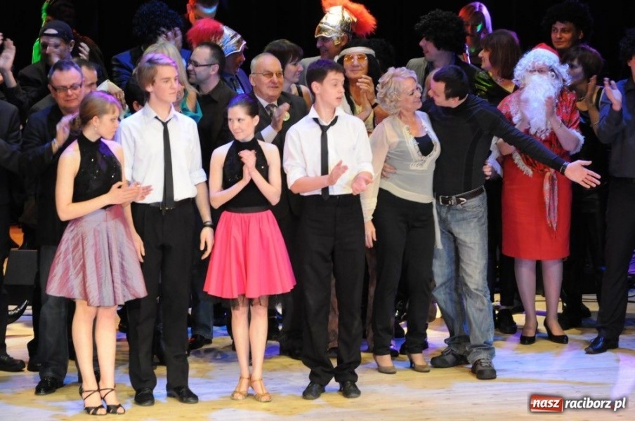 Zdjęcie w galerii na portalu naszraciborz.pl: Gwiazdka Serc 2011, czyli za mundurem... wiadomości z regionu