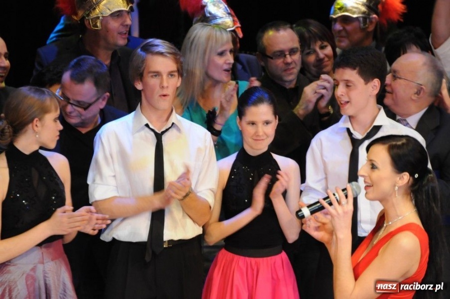 Zdjęcie w galerii na portalu naszraciborz.pl: Gwiazdka Serc 2011, czyli za mundurem... wiadomości z regionu