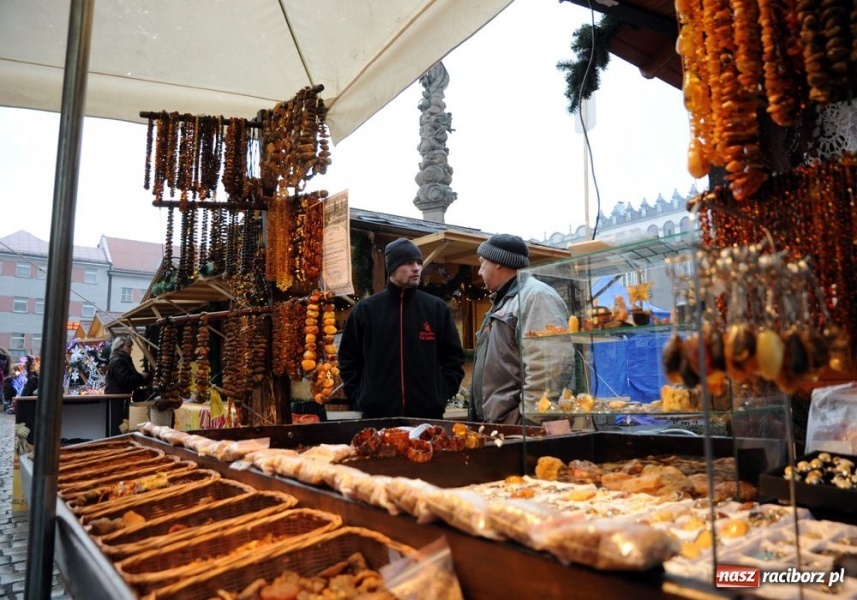Zdjęcie w galerii na portalu naszraciborz.pl: Ruszył świąteczny jarmark na Rynku wiadomości z regionu