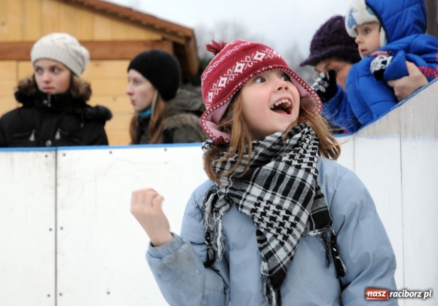 Zdjęcie w galerii na portalu naszraciborz.pl: Ruszył świąteczny jarmark na Rynku wiadomości z regionu