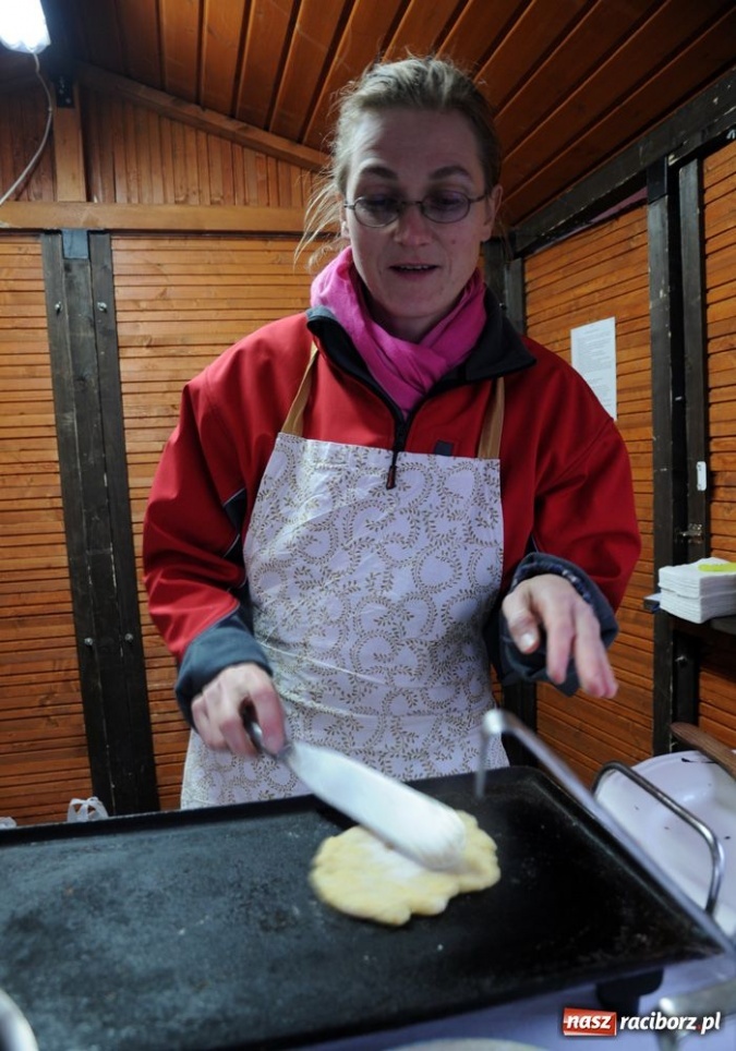 Zdjęcie w galerii na portalu naszraciborz.pl: Ruszył świąteczny jarmark na Rynku wiadomości z regionu