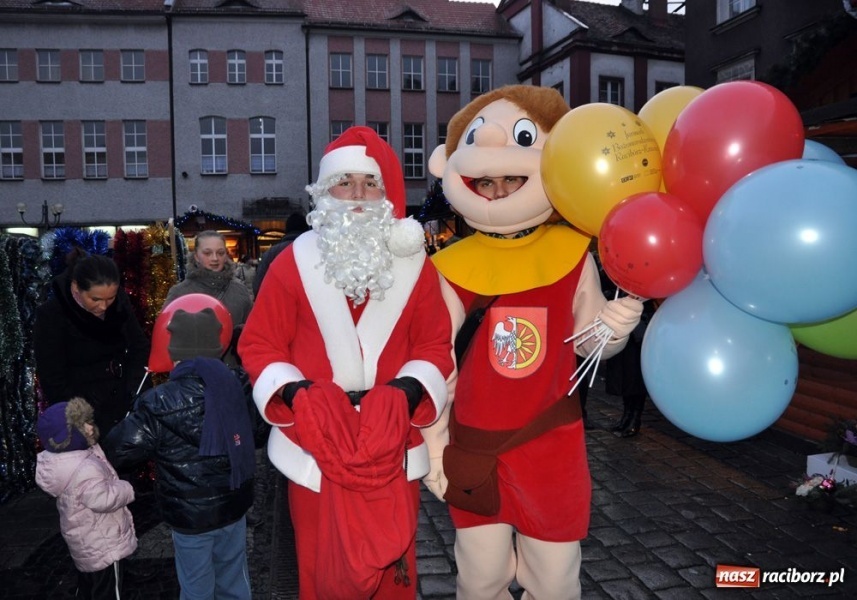Zdjęcie w galerii na portalu naszraciborz.pl: Ruszył świąteczny jarmark na Rynku wiadomości z regionu