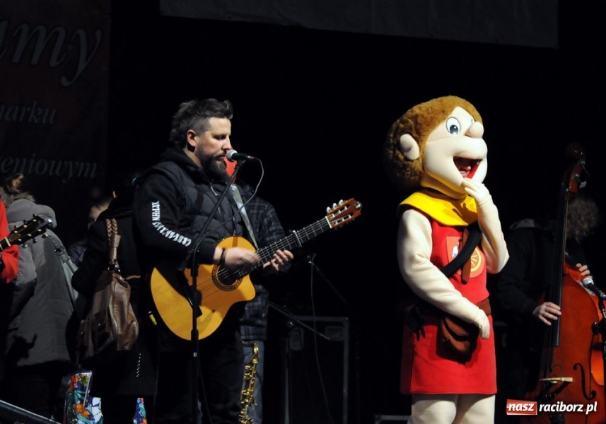 Zdjęcie w galerii na portalu naszraciborz.pl: Ruszył świąteczny jarmark na Rynku wiadomości z regionu