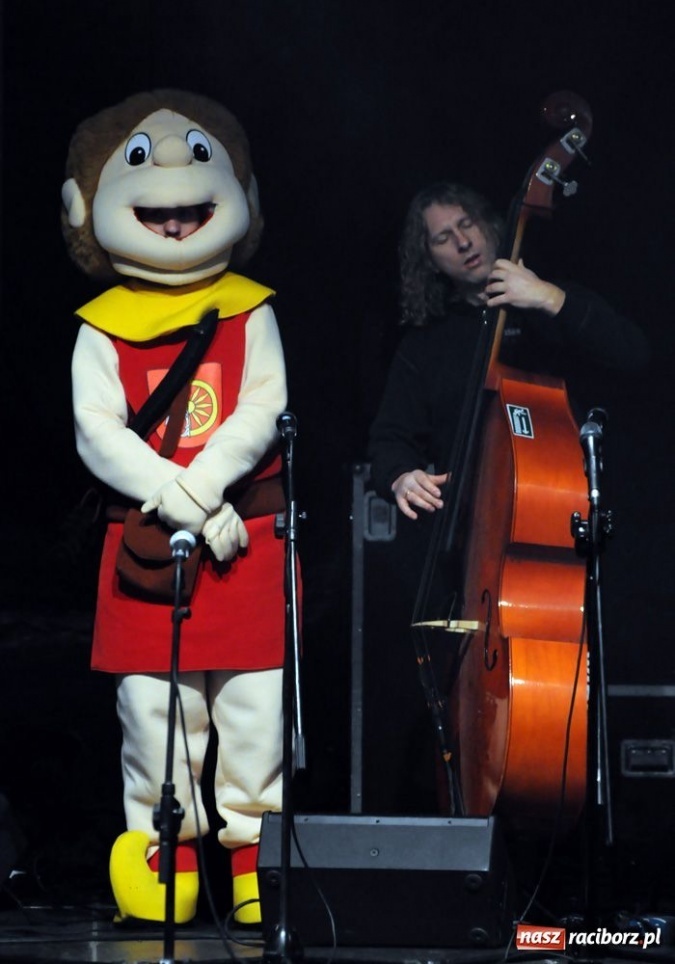 Zdjęcie w galerii na portalu naszraciborz.pl: Ruszył świąteczny jarmark na Rynku wiadomości z regionu