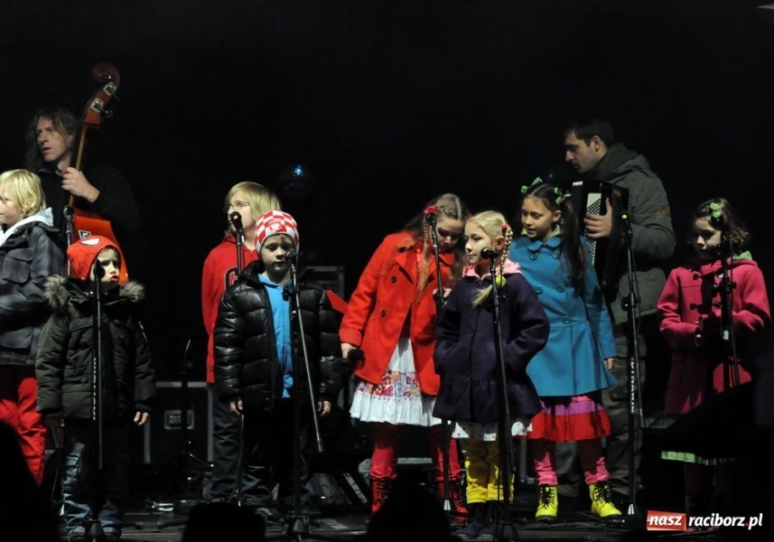 Zdjęcie w galerii na portalu naszraciborz.pl: Ruszył świąteczny jarmark na Rynku wiadomości z regionu