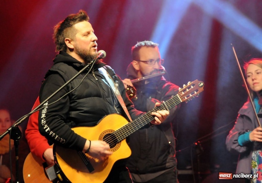 Zdjęcie w galerii na portalu naszraciborz.pl: Ruszył świąteczny jarmark na Rynku wiadomości z regionu