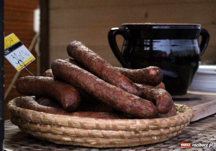 Zdjęcie w galerii na portalu naszraciborz.pl: Ruszył świąteczny jarmark na Rynku wiadomości z regionu