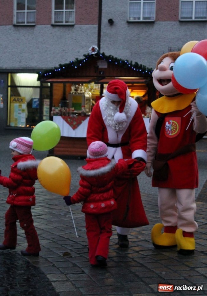 Zdjęcie w galerii na portalu naszraciborz.pl: Ruszył świąteczny jarmark na Rynku wiadomości z regionu