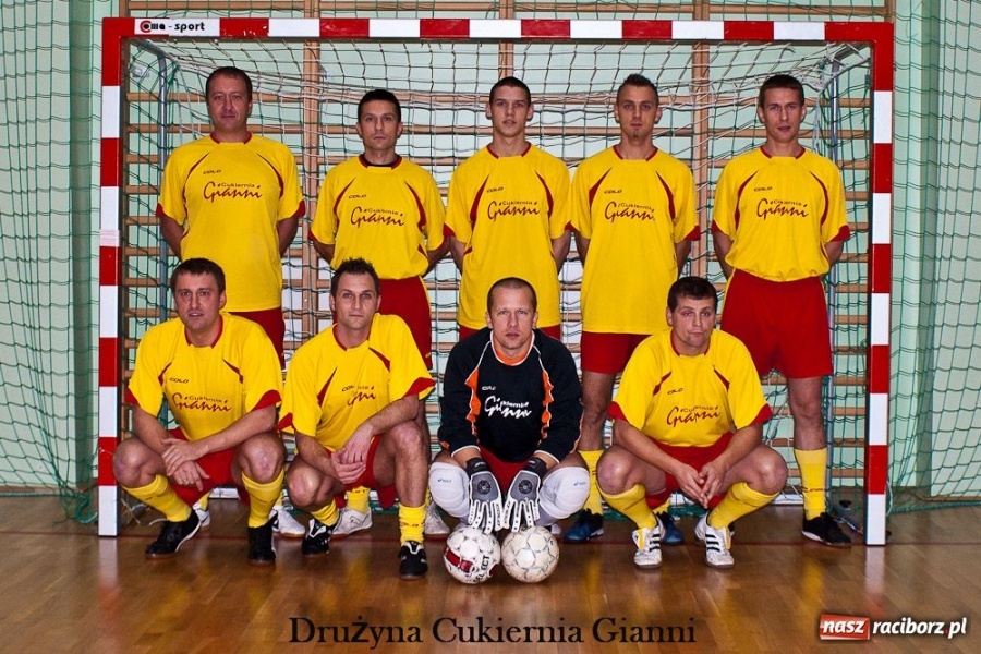 Zdjęcie w galerii na portalu naszraciborz.pl: Wyniki Halowej Ligi Piłki Nożnej wiadomości z regionu