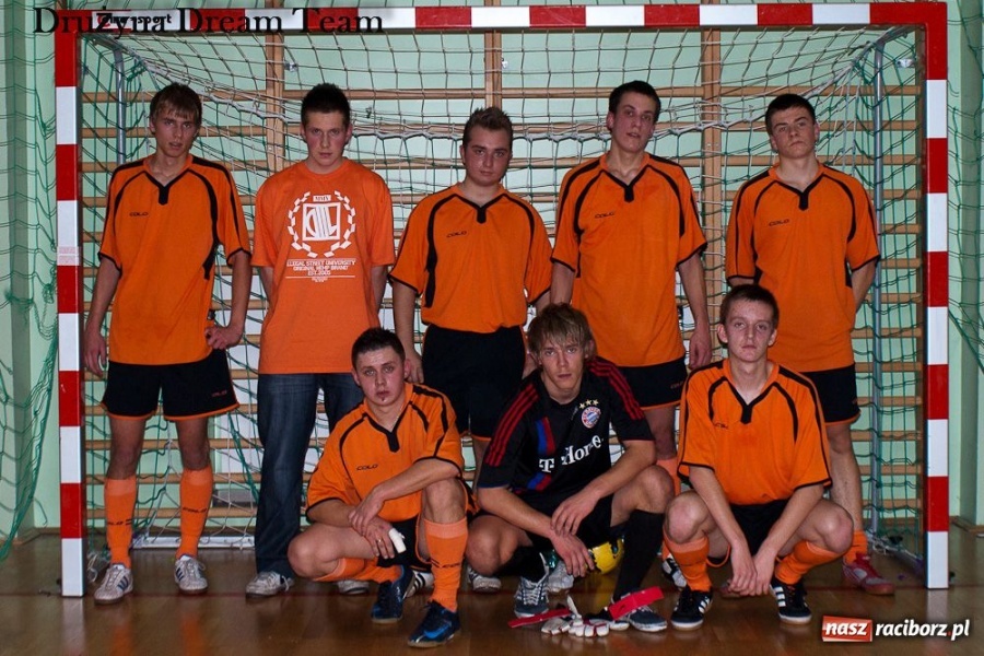Zdjęcie w galerii na portalu naszraciborz.pl: Wyniki Halowej Ligi Piłki Nożnej wiadomości z regionu