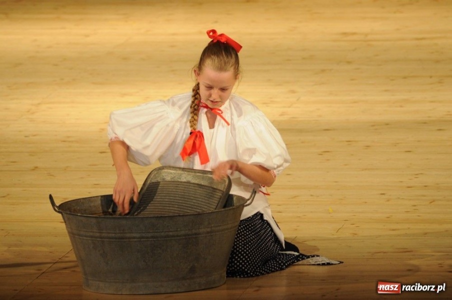 Zdjęcie w galerii na portalu naszraciborz.pl: Świąteczna gala zespołów Źródła wiadomości z regionu