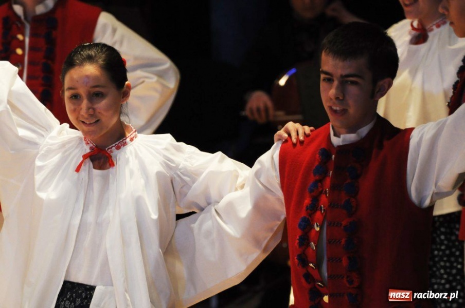 Zdjęcie w galerii na portalu naszraciborz.pl: Świąteczna gala zespołów Źródła wiadomości z regionu