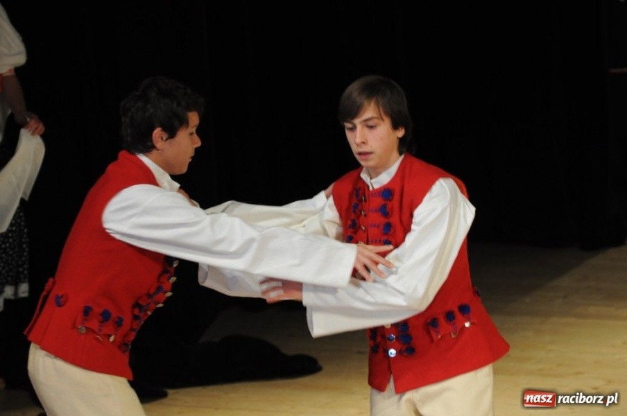 Zdjęcie w galerii na portalu naszraciborz.pl: Świąteczna gala zespołów Źródła wiadomości z regionu