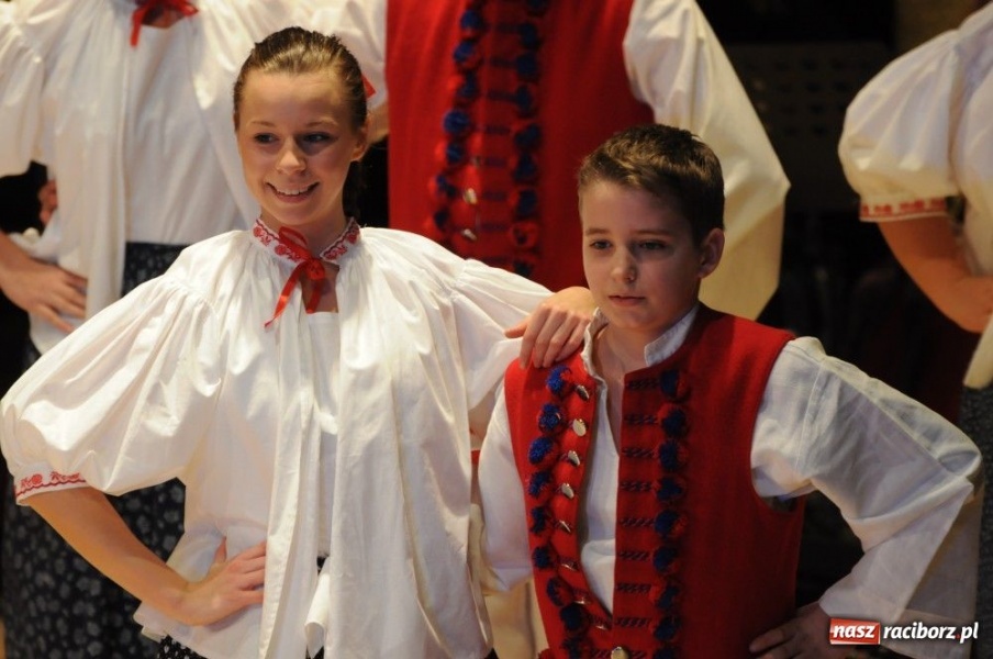 Zdjęcie w galerii na portalu naszraciborz.pl: Świąteczna gala zespołów Źródła wiadomości z regionu