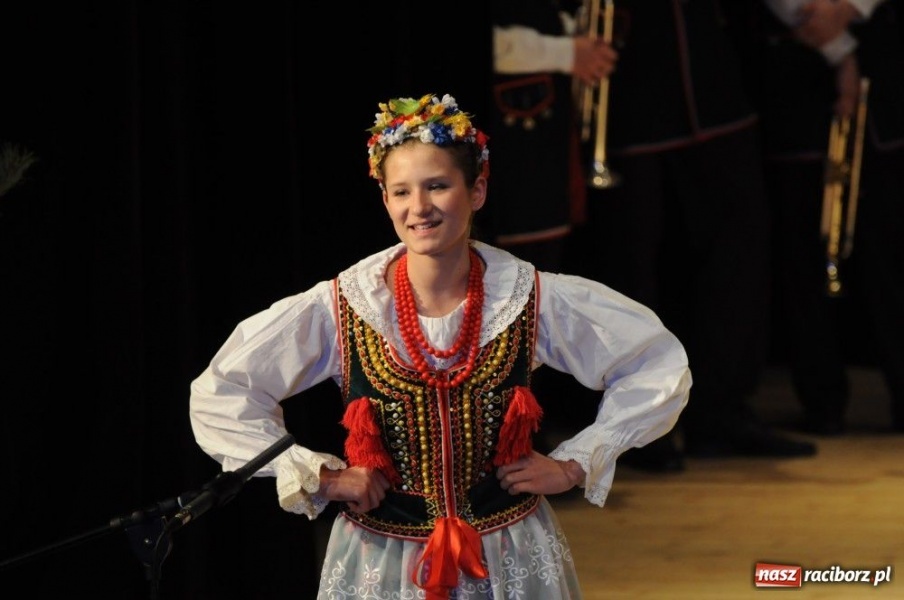 Zdjęcie w galerii na portalu naszraciborz.pl: Świąteczna gala zespołów Źródła wiadomości z regionu