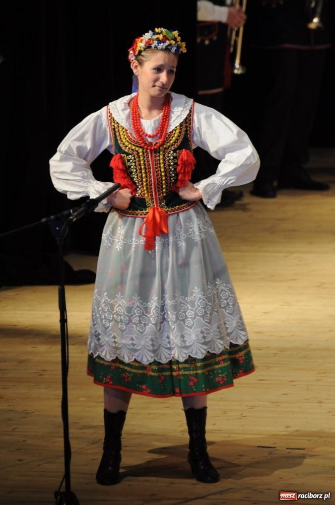 Zdjęcie w galerii na portalu naszraciborz.pl: Świąteczna gala zespołów Źródła wiadomości z regionu