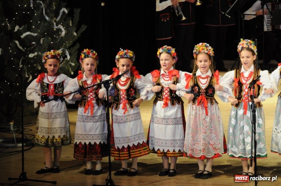 Zdjęcie w galerii na portalu naszraciborz.pl: Świąteczna gala zespołów Źródła wiadomości z regionu