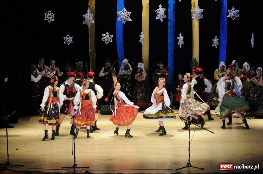 Zdjęcie w galerii na portalu naszraciborz.pl: Świąteczna gala zespołów Źródła wiadomości z regionu