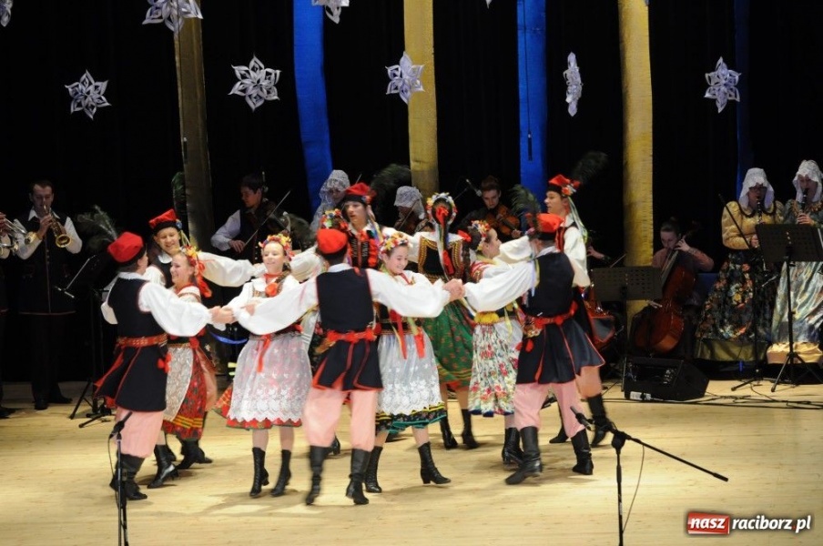 Zdjęcie w galerii na portalu naszraciborz.pl: Świąteczna gala zespołów Źródła wiadomości z regionu