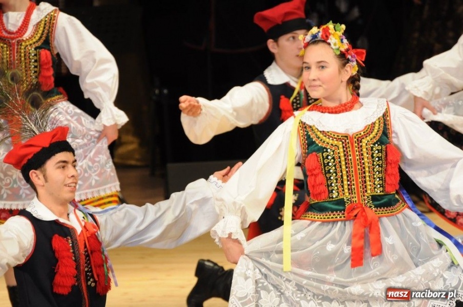 Zdjęcie w galerii na portalu naszraciborz.pl: Świąteczna gala zespołów Źródła wiadomości z regionu