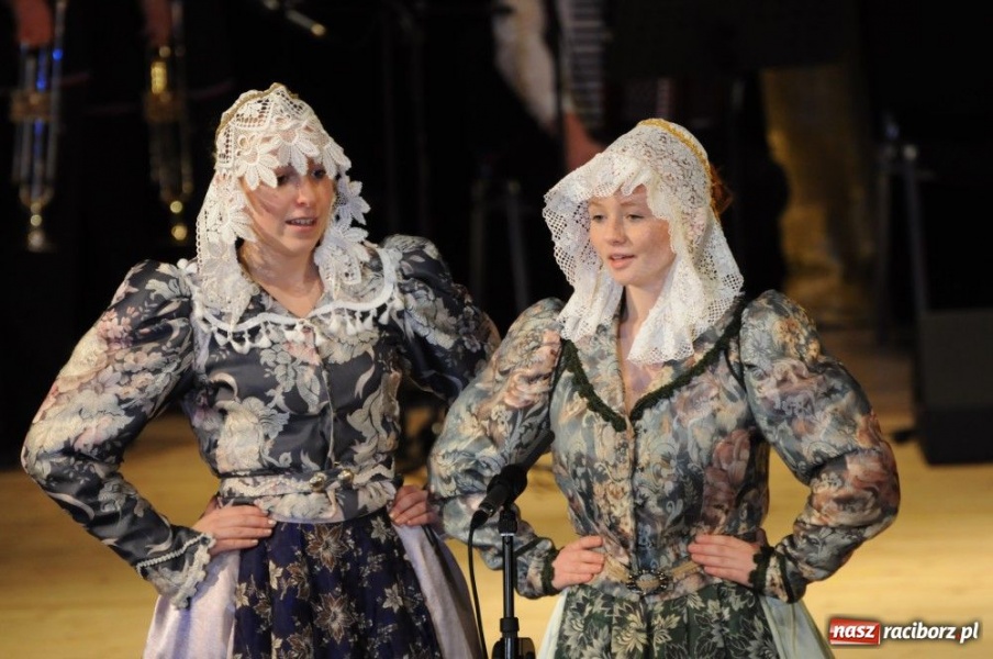 Zdjęcie w galerii na portalu naszraciborz.pl: Świąteczna gala zespołów Źródła wiadomości z regionu