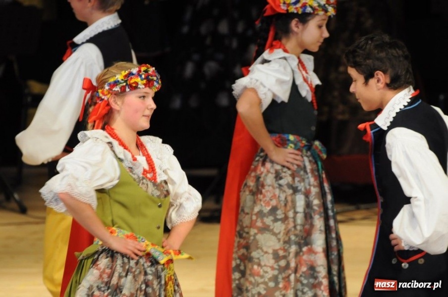 Zdjęcie w galerii na portalu naszraciborz.pl: Świąteczna gala zespołów Źródła wiadomości z regionu