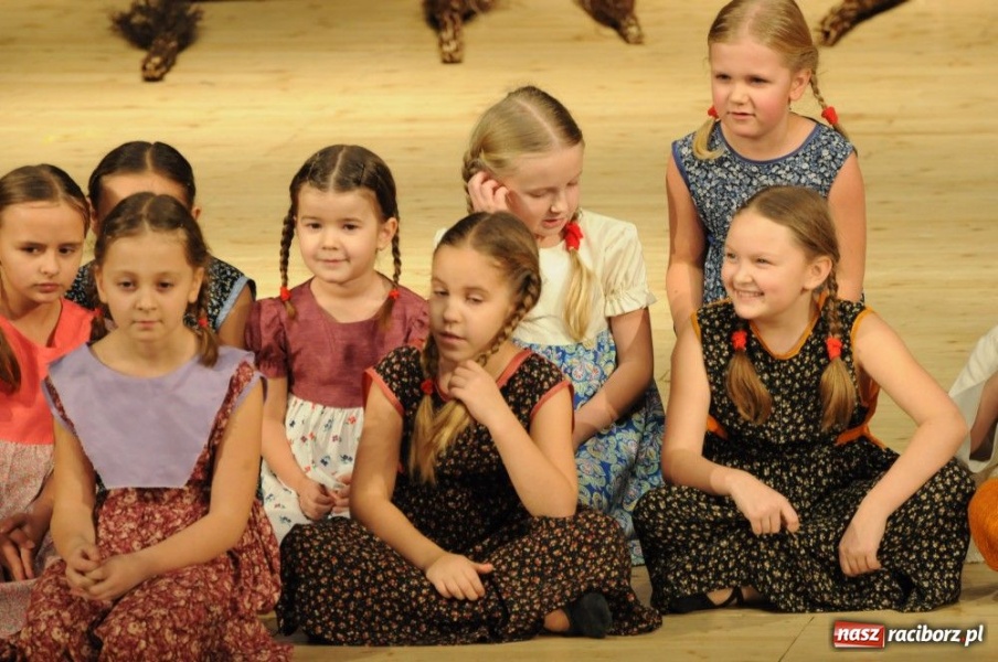 Zdjęcie w galerii na portalu naszraciborz.pl: Świąteczna gala zespołów Źródła wiadomości z regionu