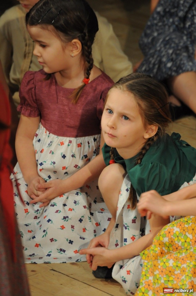 Zdjęcie w galerii na portalu naszraciborz.pl: Świąteczna gala zespołów Źródła wiadomości z regionu