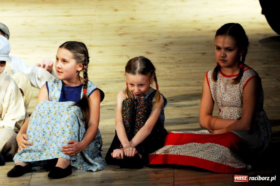 Zdjęcie w galerii na portalu naszraciborz.pl: Świąteczna gala zespołów Źródła wiadomości z regionu